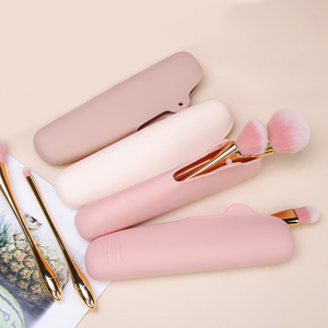 Silicone Travel Makeup Brush Holder, Portable Cosmetic Face Brush Case, Soft and Sleek Makeup Tools Organizer, Convenient to Carry